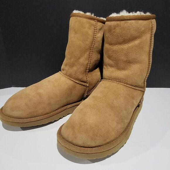 Ugg Short Tan / Caramel Colored Winter Boots - Picture 3 of 13
